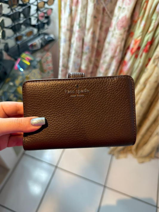 Cartera mediana café Kate Spade